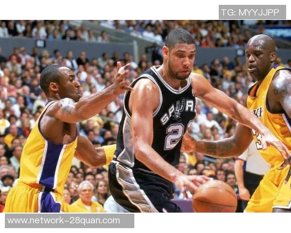 奥尼尔与邓肯巅峰对决精彩视频回顾，重温篮球传奇的辉煌瞬间